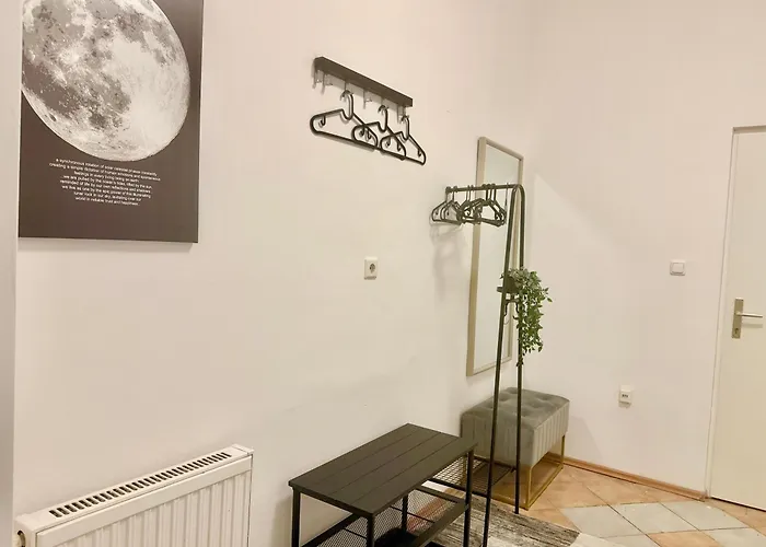 Spacious Ground Floor Near Center Apartamento Viena
