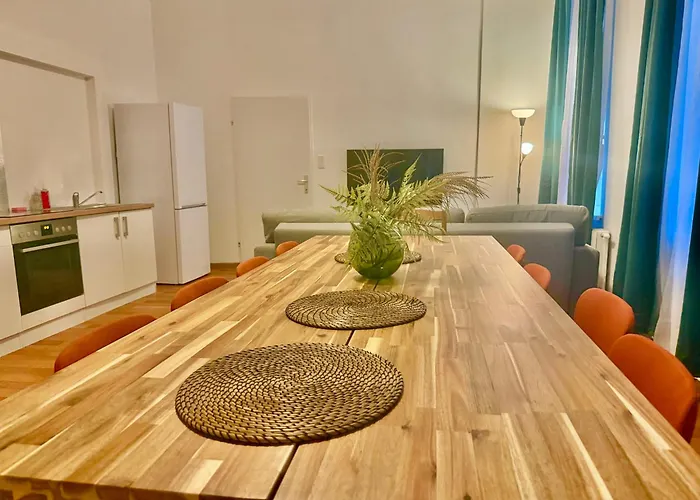 Spacious Ground Floor Near Center Viena